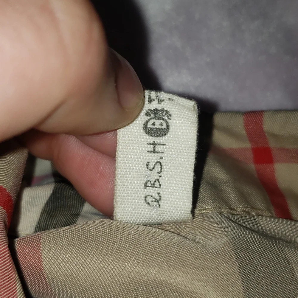 Beautiful jacket with similar burberry pattern - Picture 7 of 9